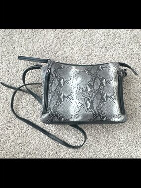 Simply Vera Vera Wang Snake Print Crossbody Bag Black Gray Adjustable Strap